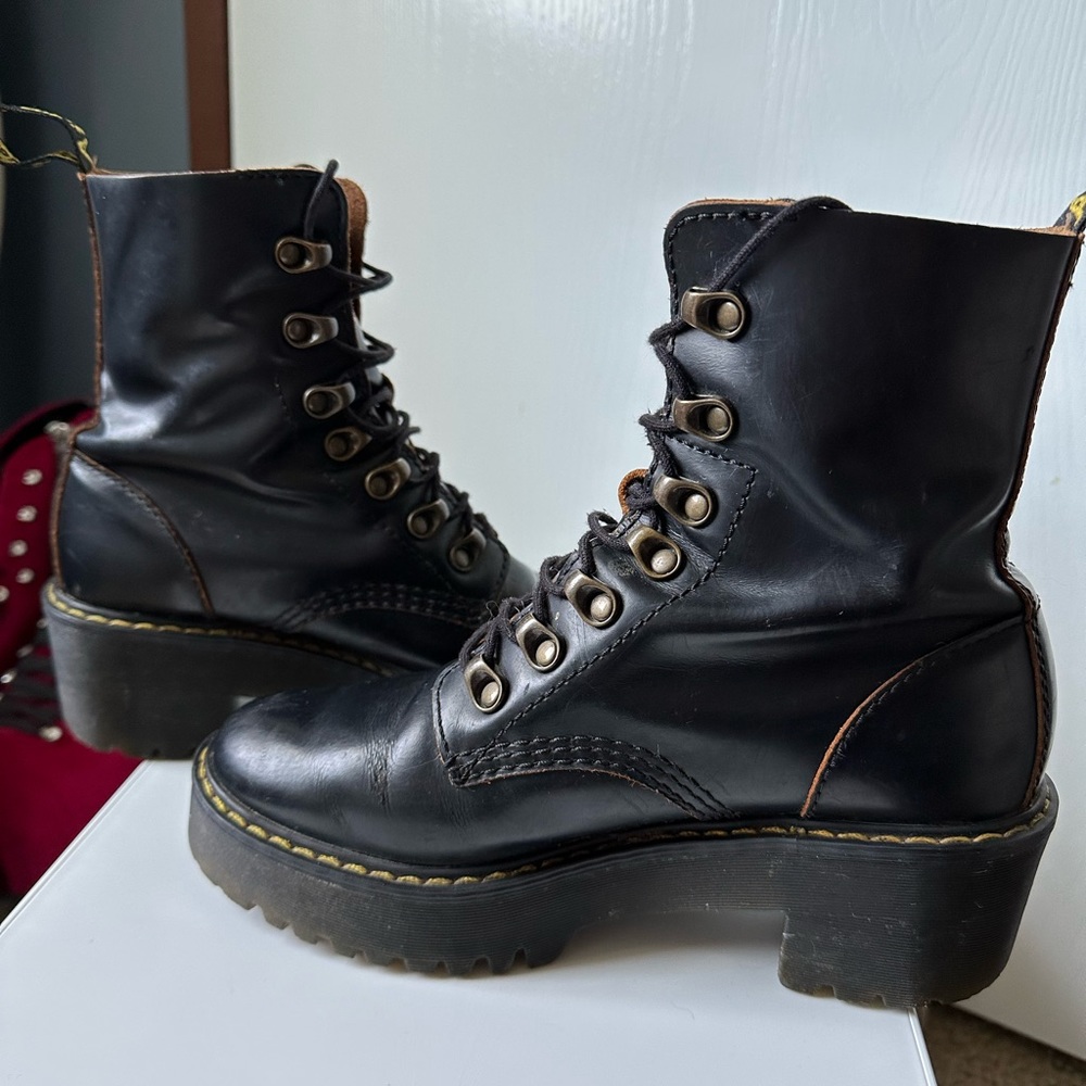 Doc Martens Leona Women’s Vintage Smooth Leather Heeled Platform Boots 6